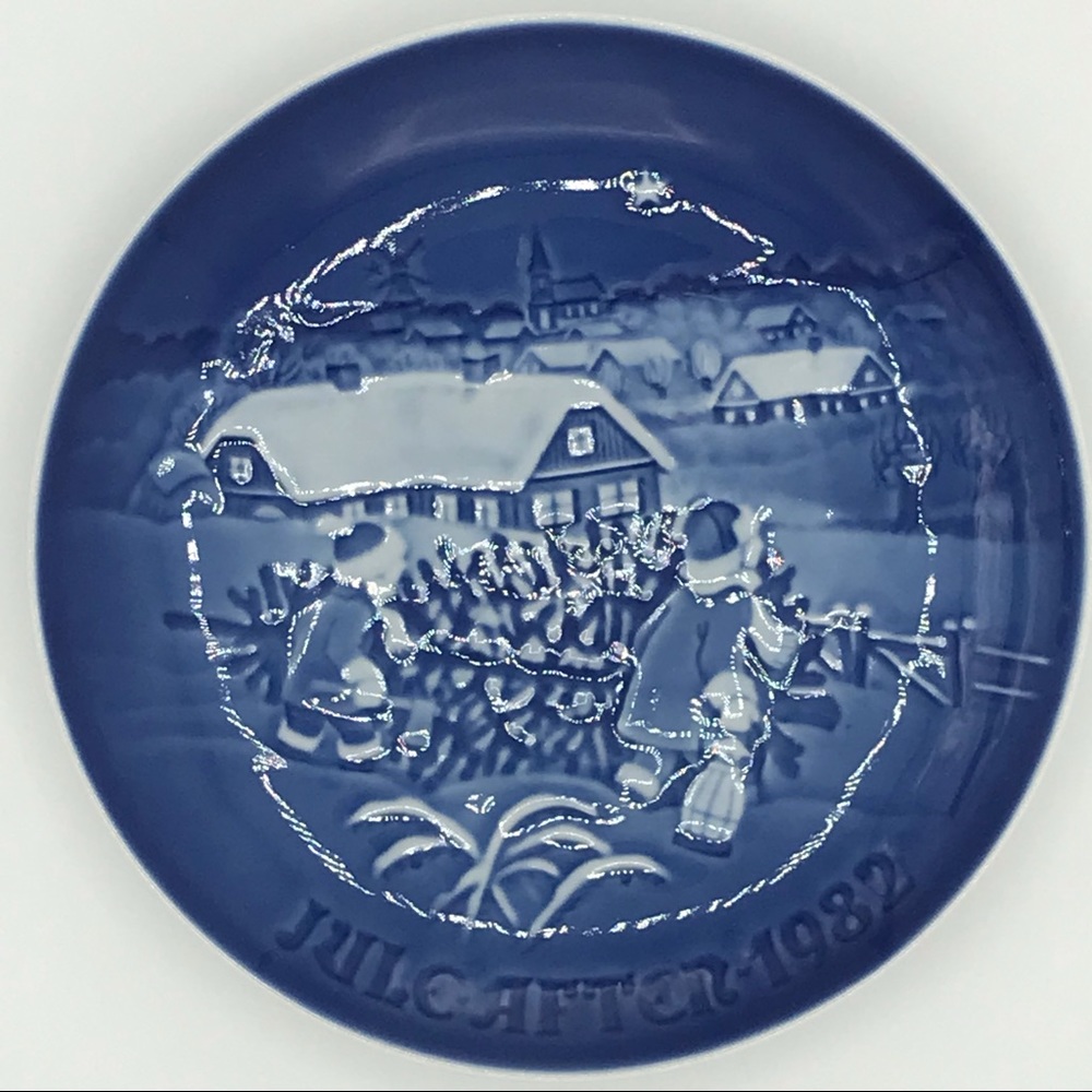 🎄🎁 Royal Copenhagen’s Bing & Grondahl Christmas Collector’s Plate - 1982